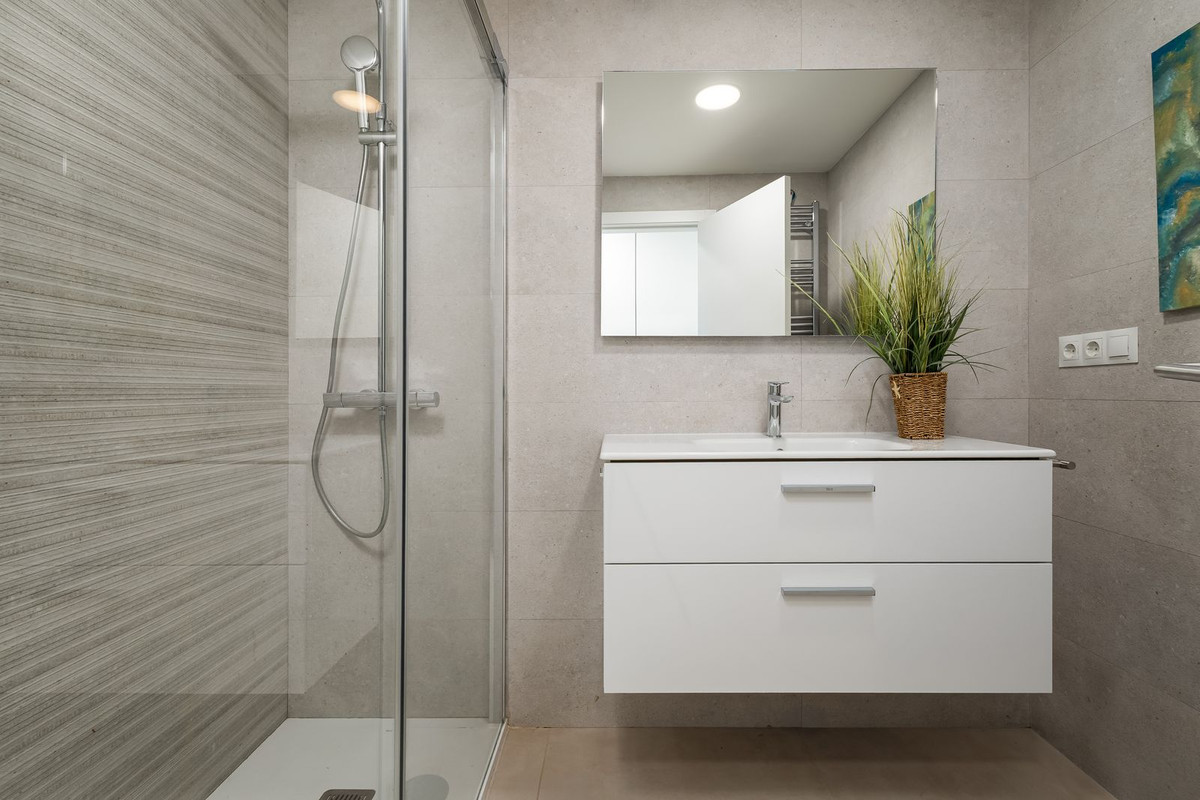 2 Bed Apartment for sale in Casares Costa Del Sol, Málaga, Spain
