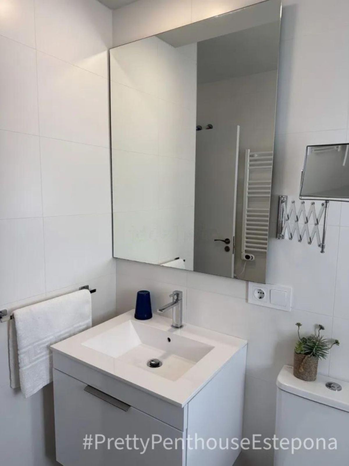 3 Bed Apartment for sale in Estepona Costa Del Sol, Málaga, Spain