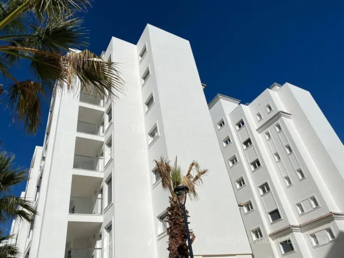 3 Bed Apartment for sale in Estepona Costa Del Sol, Málaga, Spain