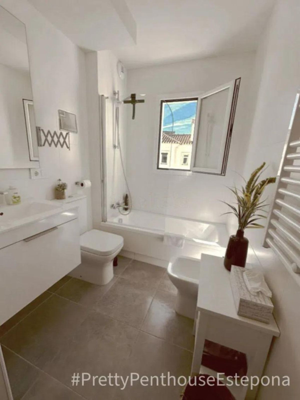 3 Bed Apartment for sale in Estepona Costa Del Sol, Málaga, Spain
