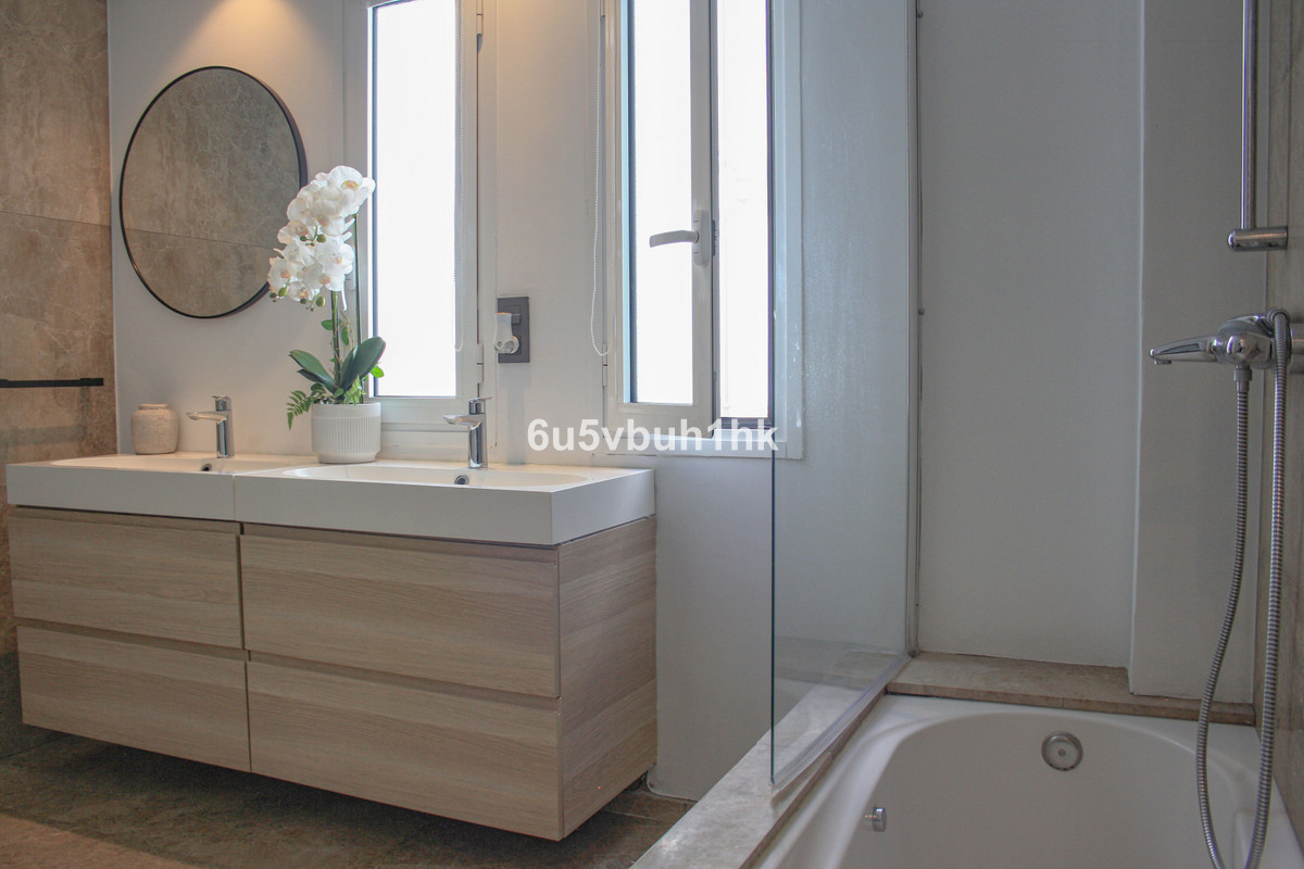 4 Bed Apartment for sale in Marbella Costa Del Sol, Málaga, Spain