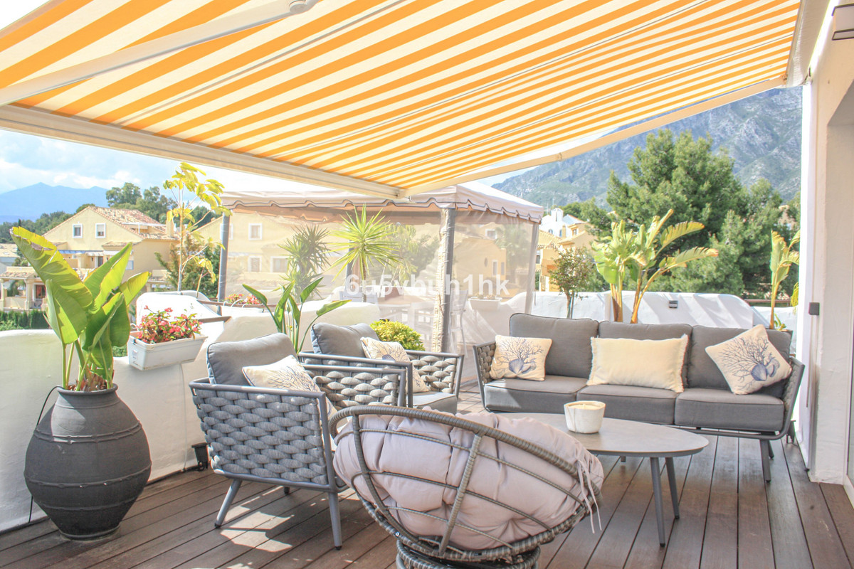 4 Bed Apartment for sale in Marbella Costa Del Sol, Málaga, Spain