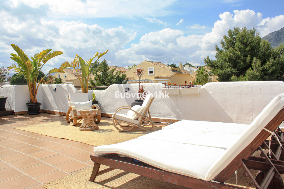 4 Bed Apartment for sale in Marbella Costa Del Sol, Málaga, Spain