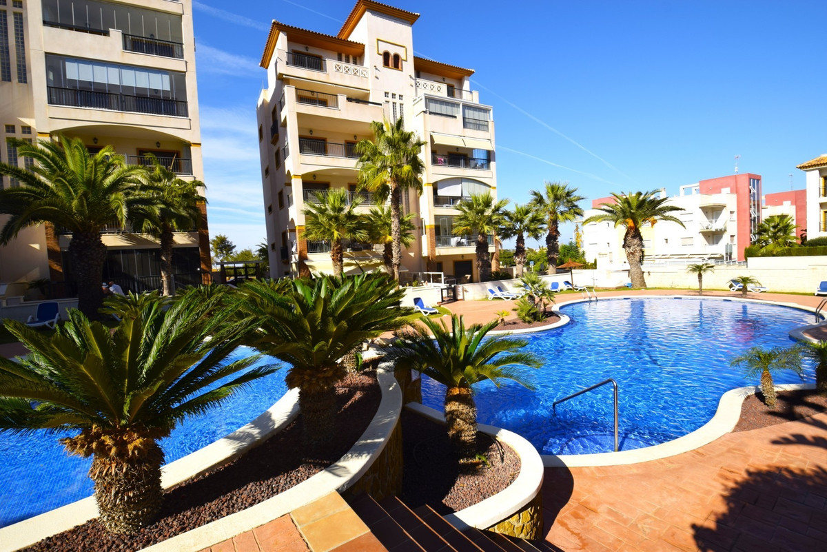 Se vende Apartamento Planta Media de 2 dormitorios en Costa Blanca, Alicante, España