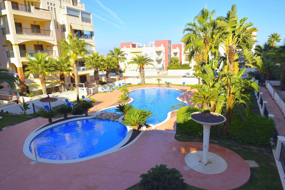 Se vende Apartamento Planta Media de 2 dormitorios en Costa Blanca, Alicante, España
