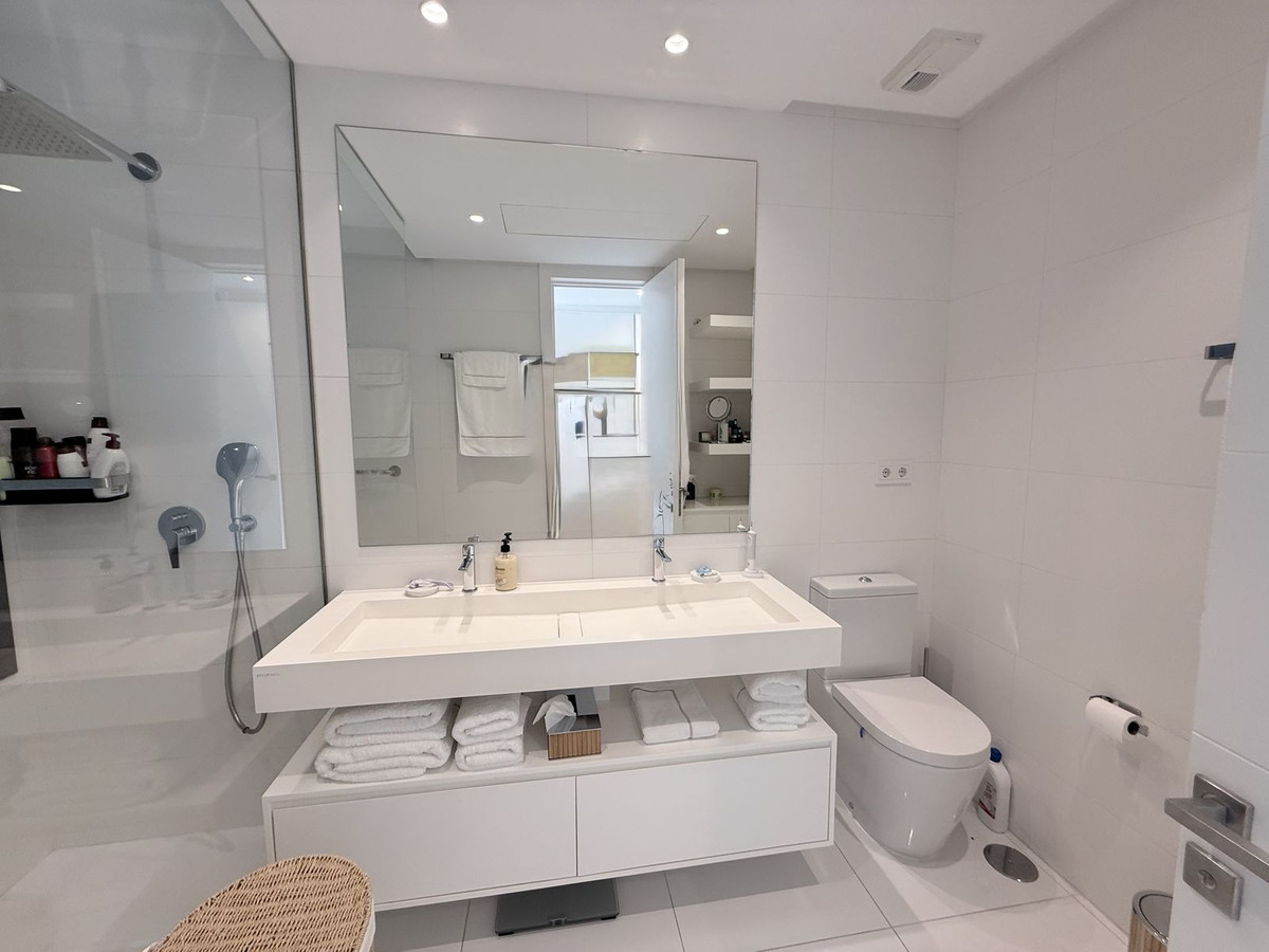 3 Bed Apartment for sale in Benahavís Costa Del Sol, Málaga, Spain