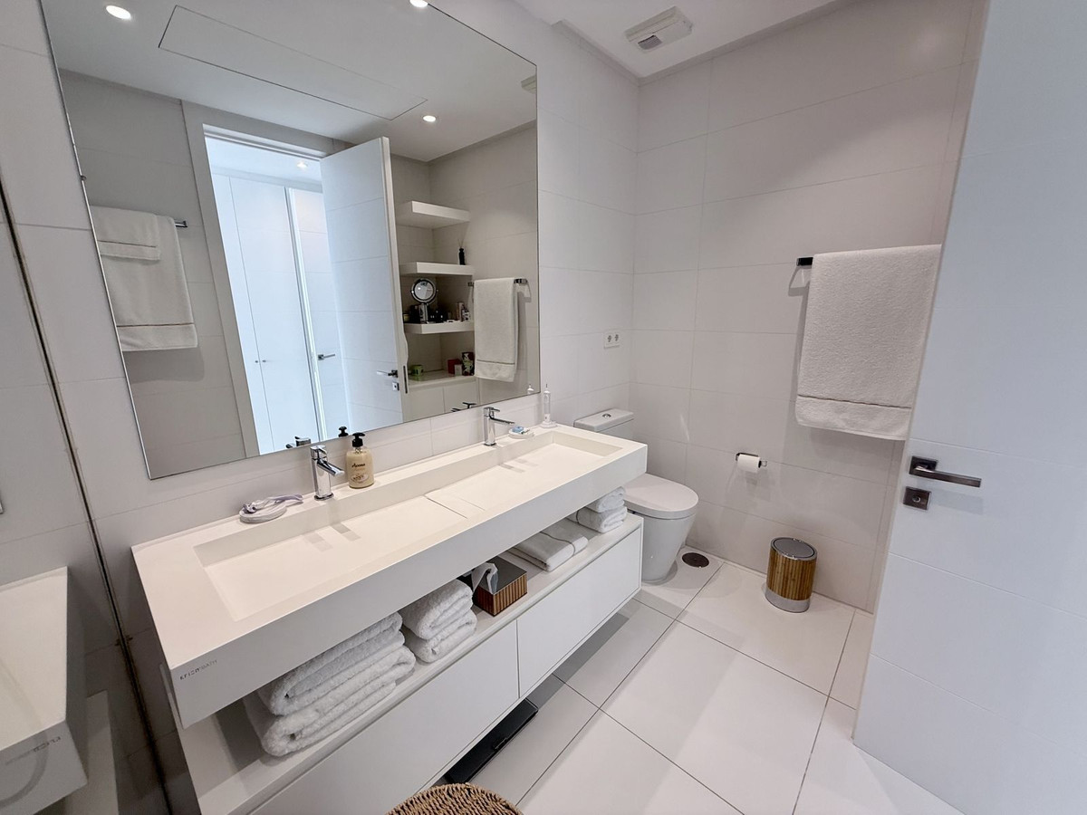 3 Bed Apartment for sale in Benahavís Costa Del Sol, Málaga, Spain