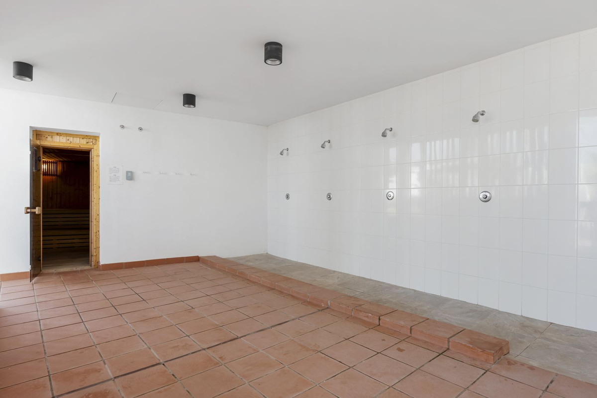 3 Bed Apartment for sale in Benahavís Costa Del Sol, Málaga, Spain