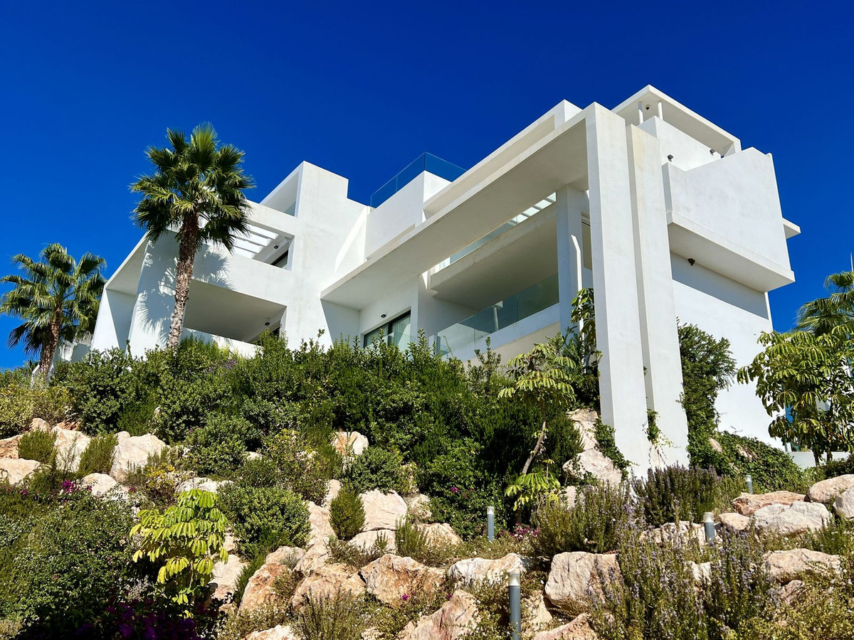 3 Bed Apartment for sale in Benahavís Costa Del Sol, Málaga, Spain