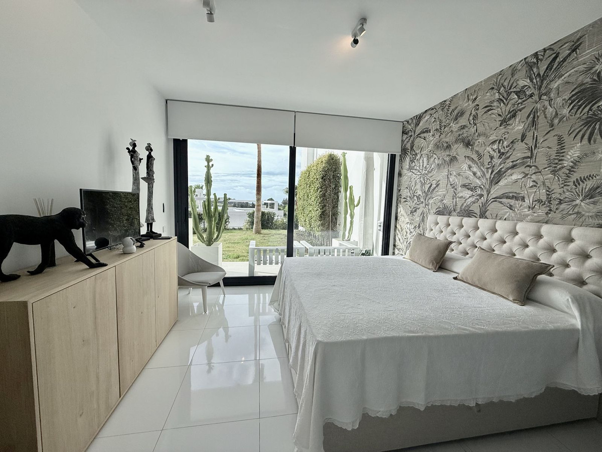 3 Bed Apartment for sale in Benahavís Costa Del Sol, Málaga, Spain