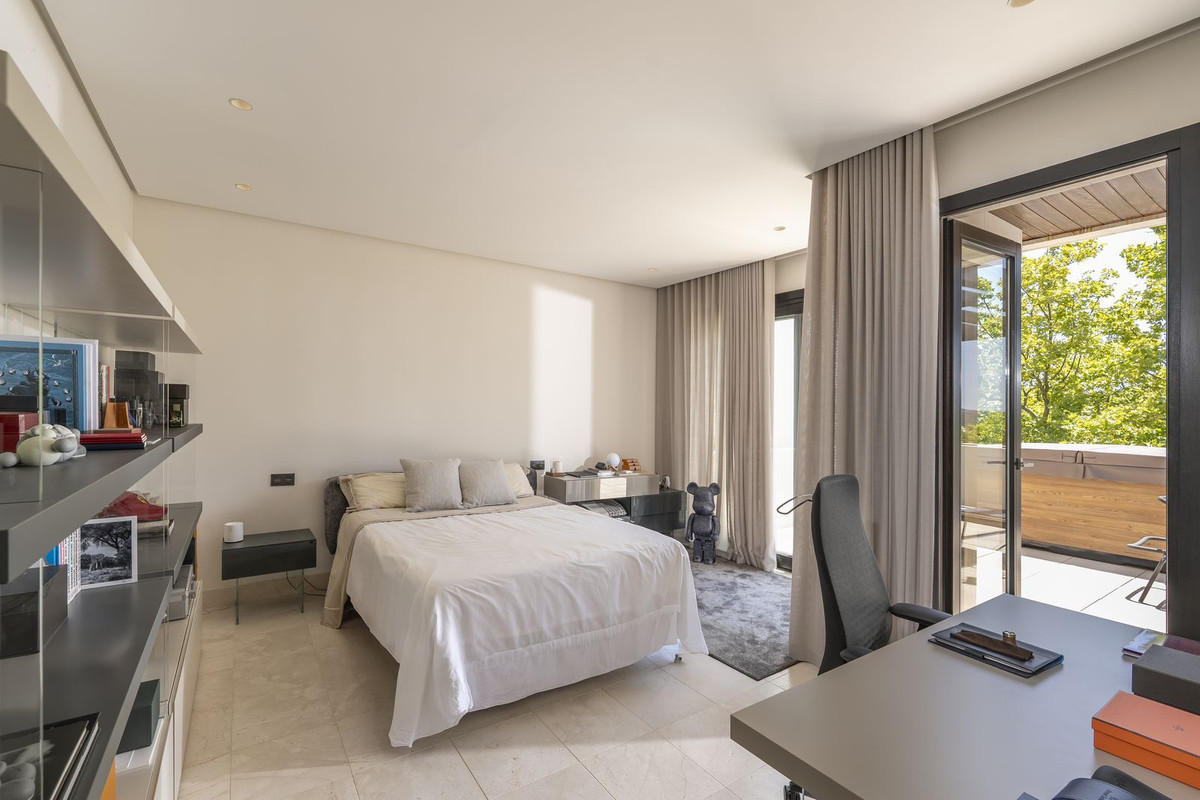 Se vende Adosada de 5 dormitorios en Costa Del Sol, Cadiz, España