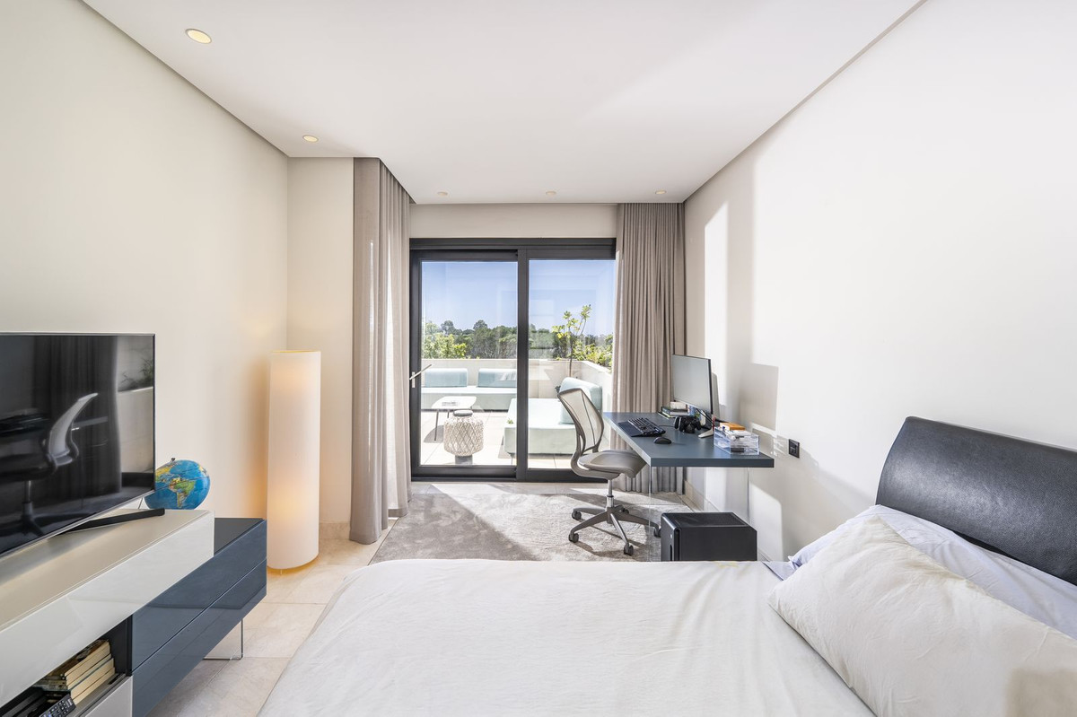 Se vende Adosada de 5 dormitorios en Costa Del Sol, Cadiz, España