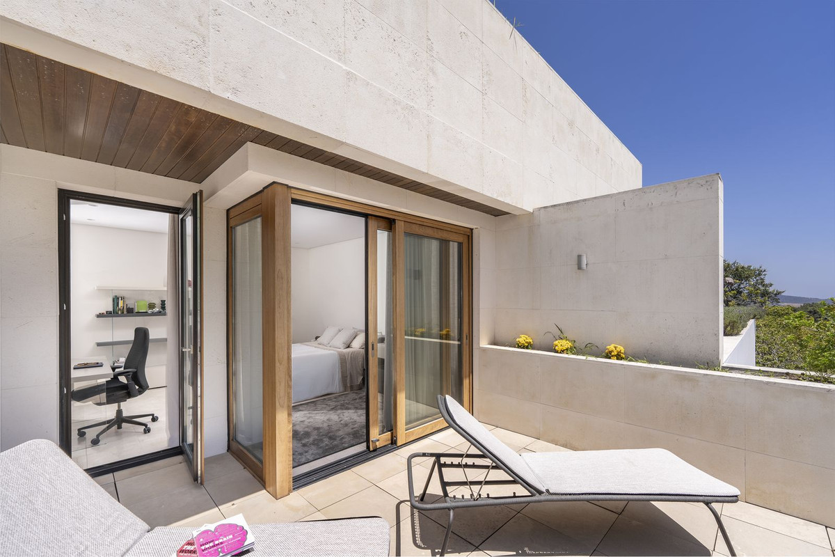 Se vende Adosada de 5 dormitorios en Costa Del Sol, Cadiz, España