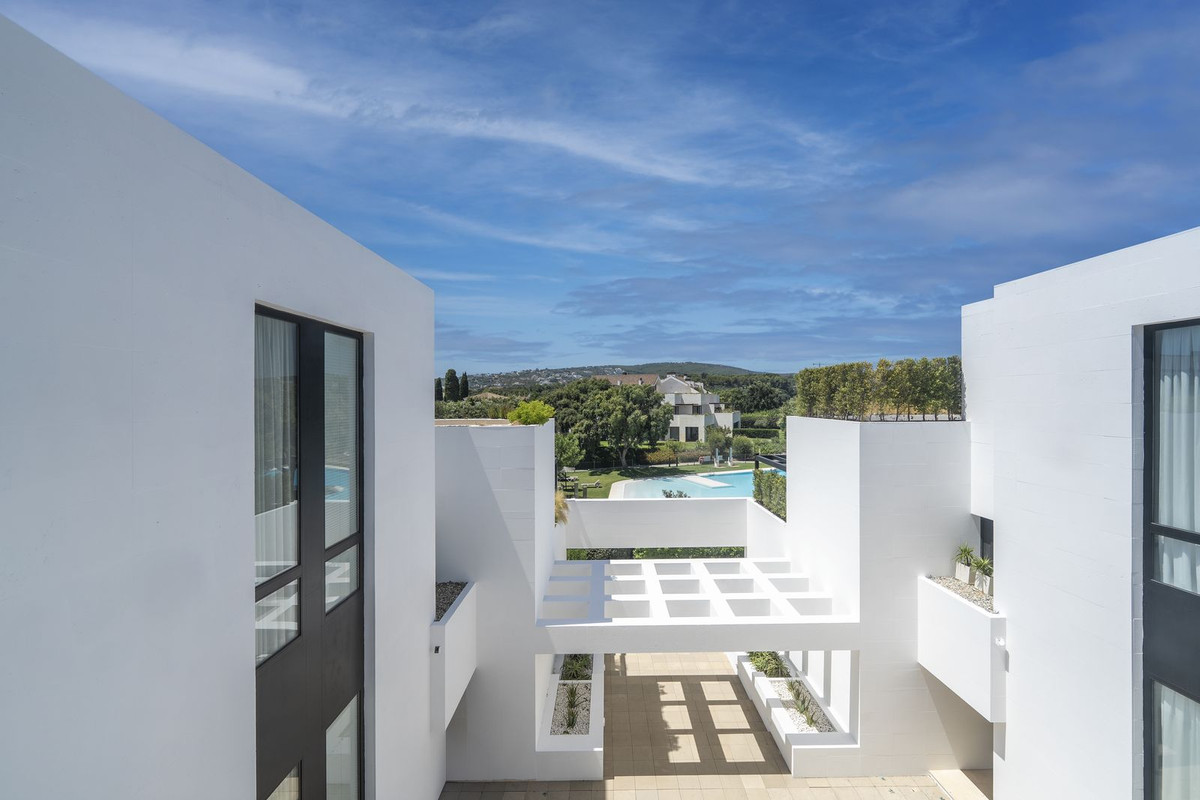 Se vende Adosada de 5 dormitorios en Costa Del Sol, Cadiz, España