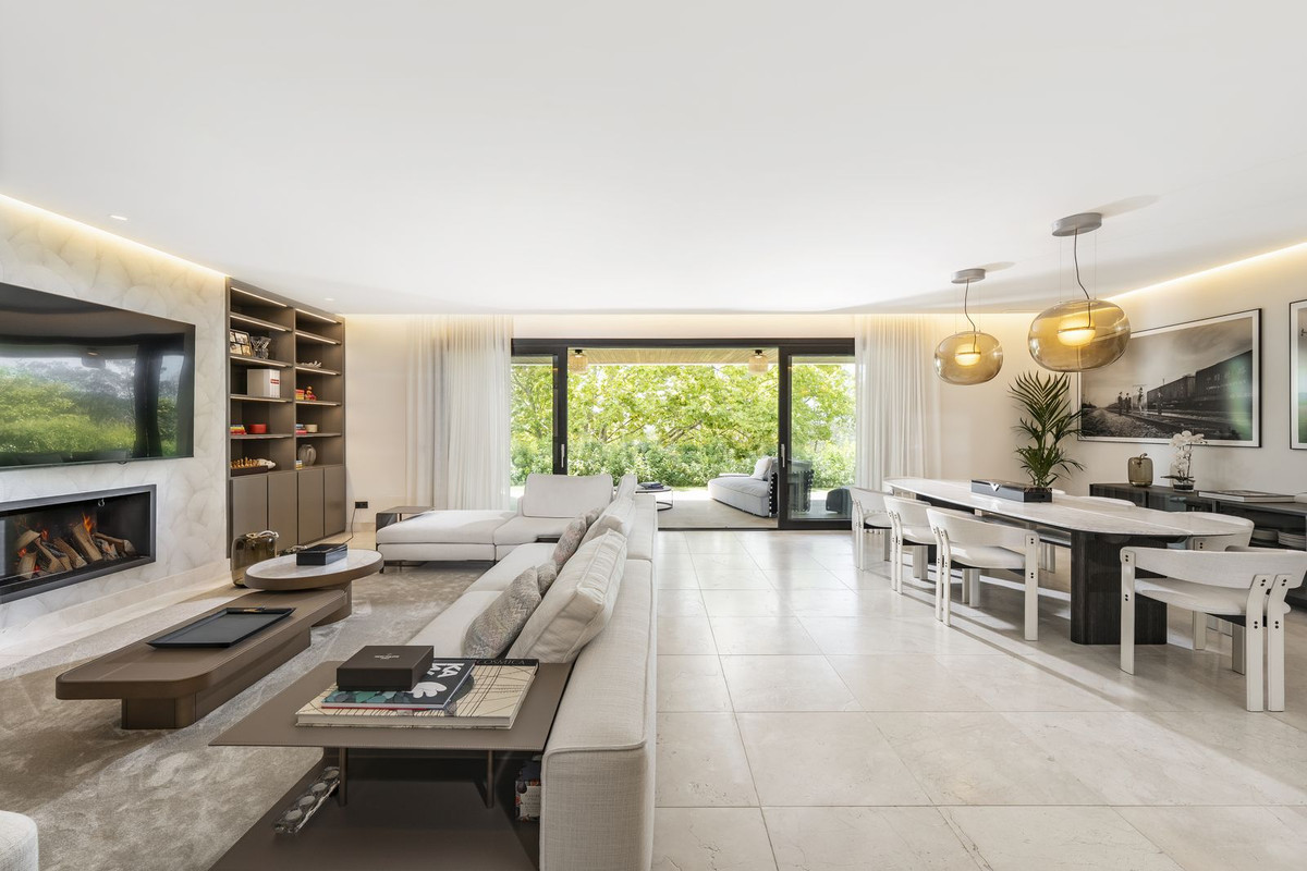 Se vende Adosada de 5 dormitorios en Costa Del Sol, Cadiz, España