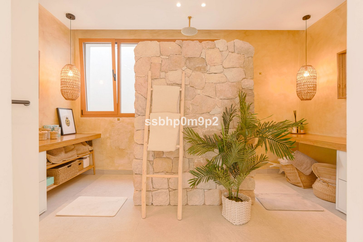Se vende Villa - Chalet de 5 dormitorios en Costa Del Sol, Málaga, España