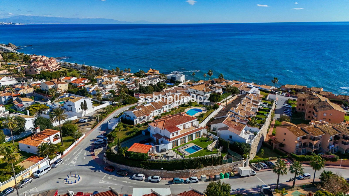 Se vende Villa - Chalet de 5 dormitorios en Costa Del Sol, Málaga, España
