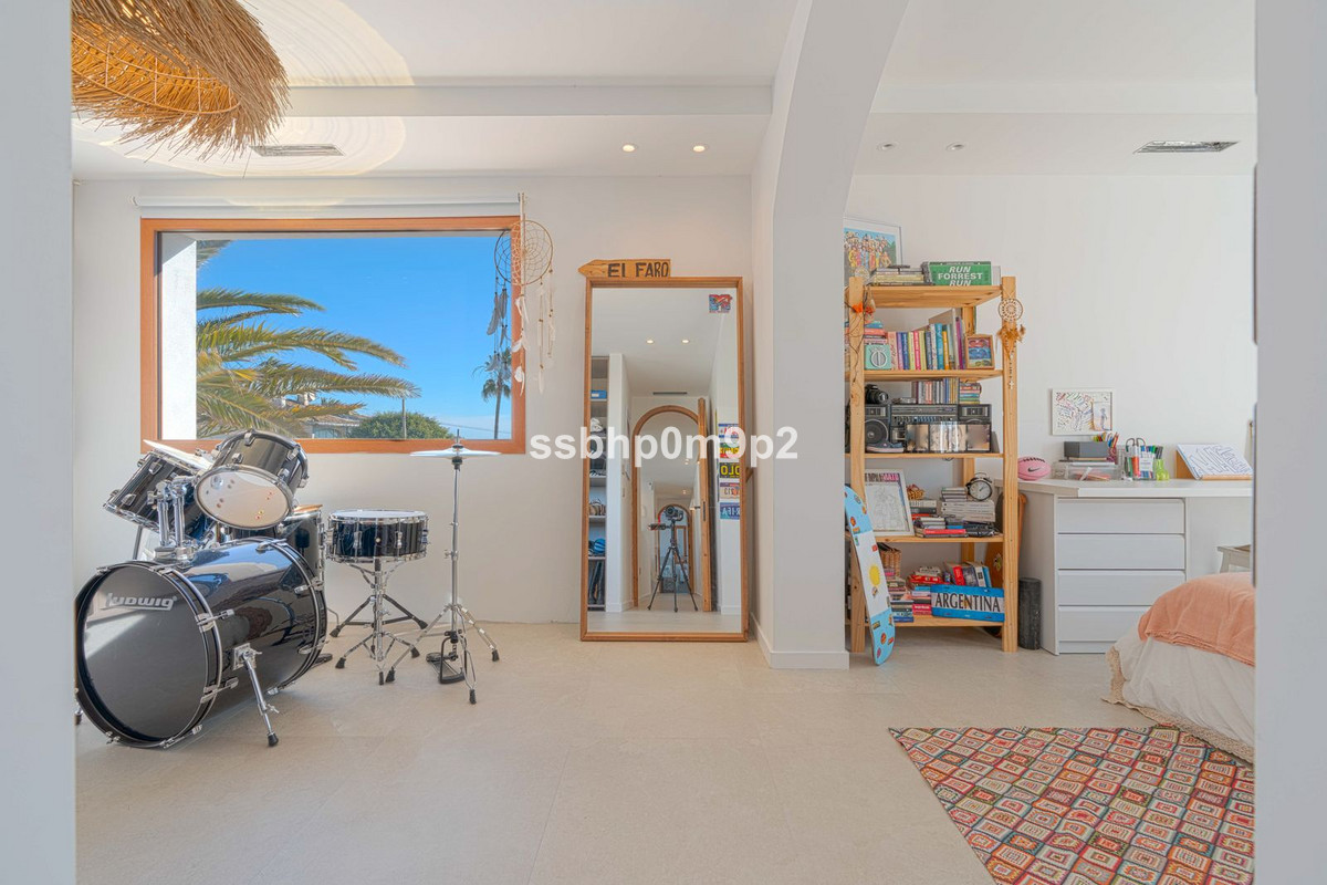 Se vende Villa - Chalet de 5 dormitorios en Costa Del Sol, Málaga, España
