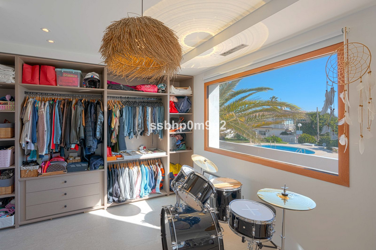 Se vende Villa - Chalet de 5 dormitorios en Costa Del Sol, Málaga, España
