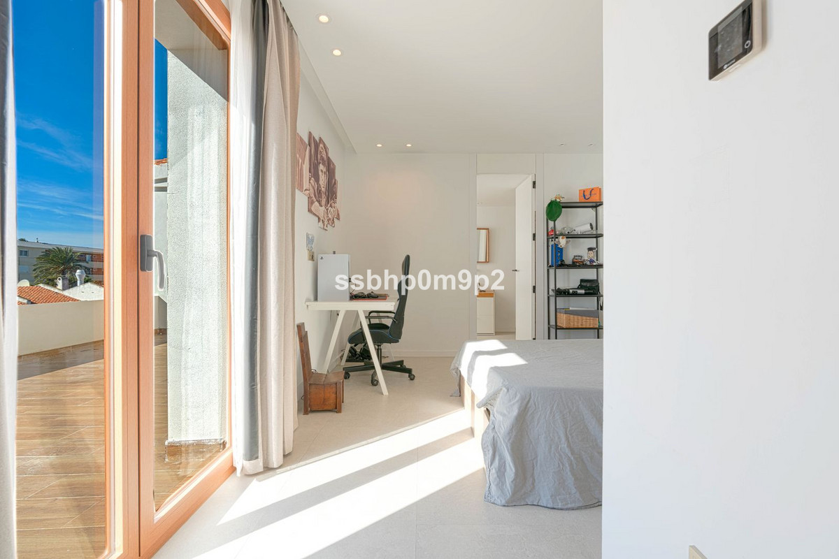 Se vende Villa - Chalet de 5 dormitorios en Costa Del Sol, Málaga, España