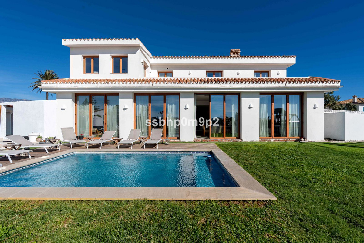 Se vende Villa - Chalet de 5 dormitorios en Costa Del Sol, Málaga, España
