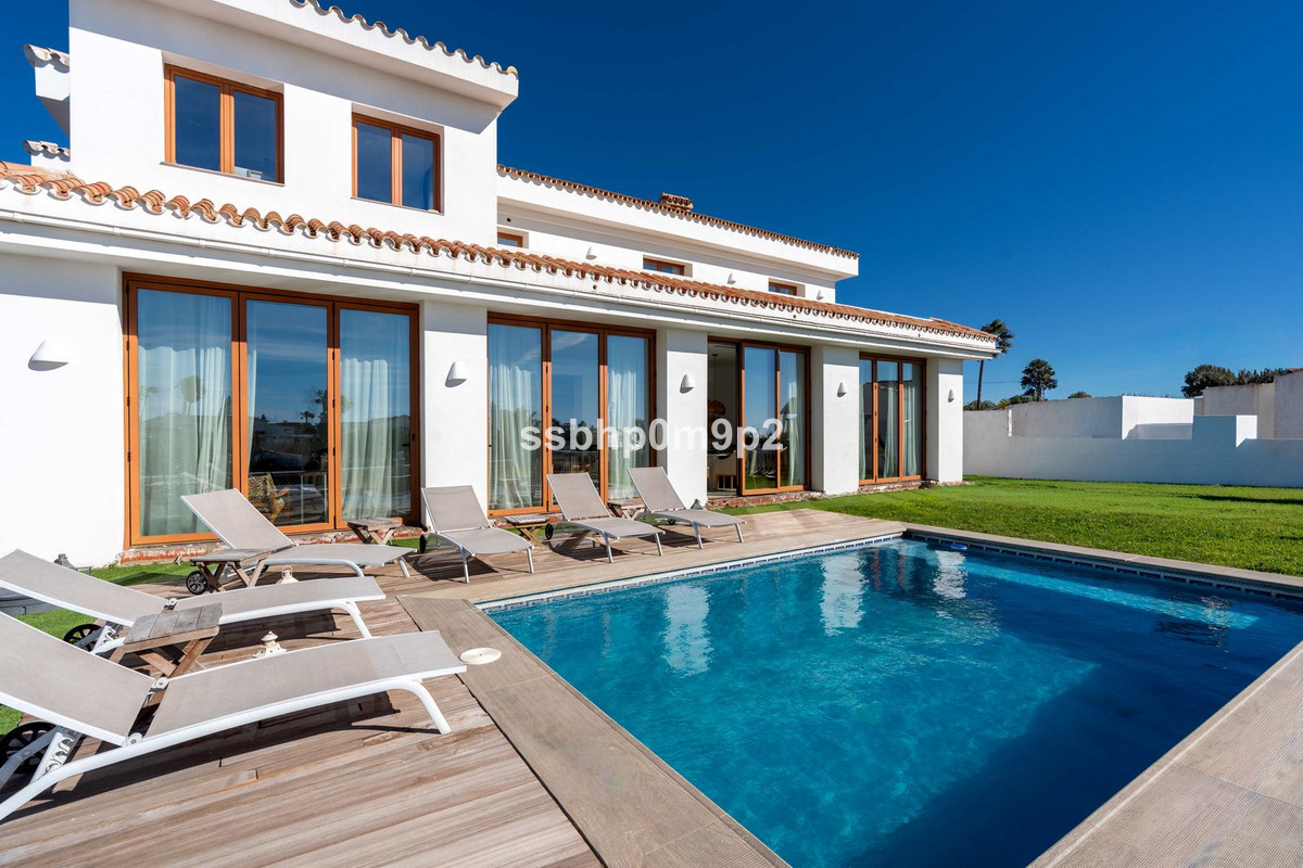 Se vende Villa - Chalet de 5 dormitorios en Costa Del Sol, Málaga, España