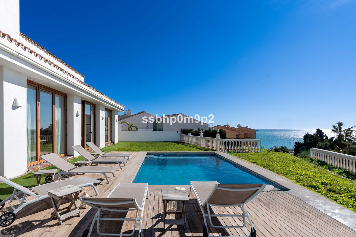 Se vende Villa - Chalet de 5 dormitorios en Costa Del Sol, Málaga, España