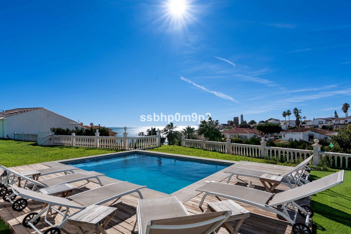 Se vende Villa - Chalet de 5 dormitorios en Costa Del Sol, Málaga, España