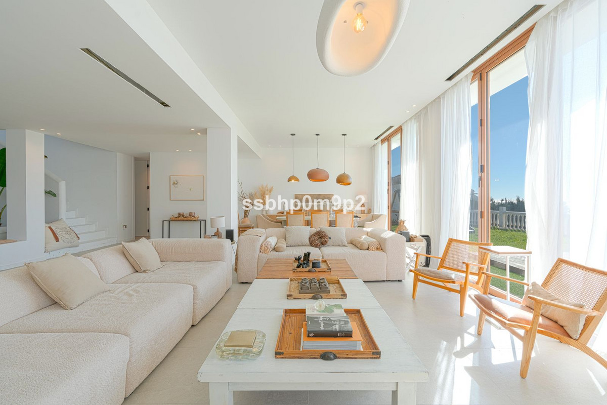 Se vende Villa - Chalet de 5 dormitorios en Costa Del Sol, Málaga, España