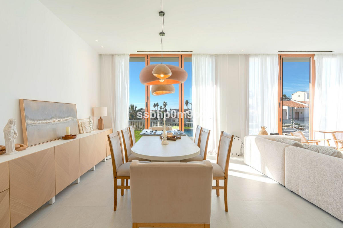 Se vende Villa - Chalet de 5 dormitorios en Costa Del Sol, Málaga, España