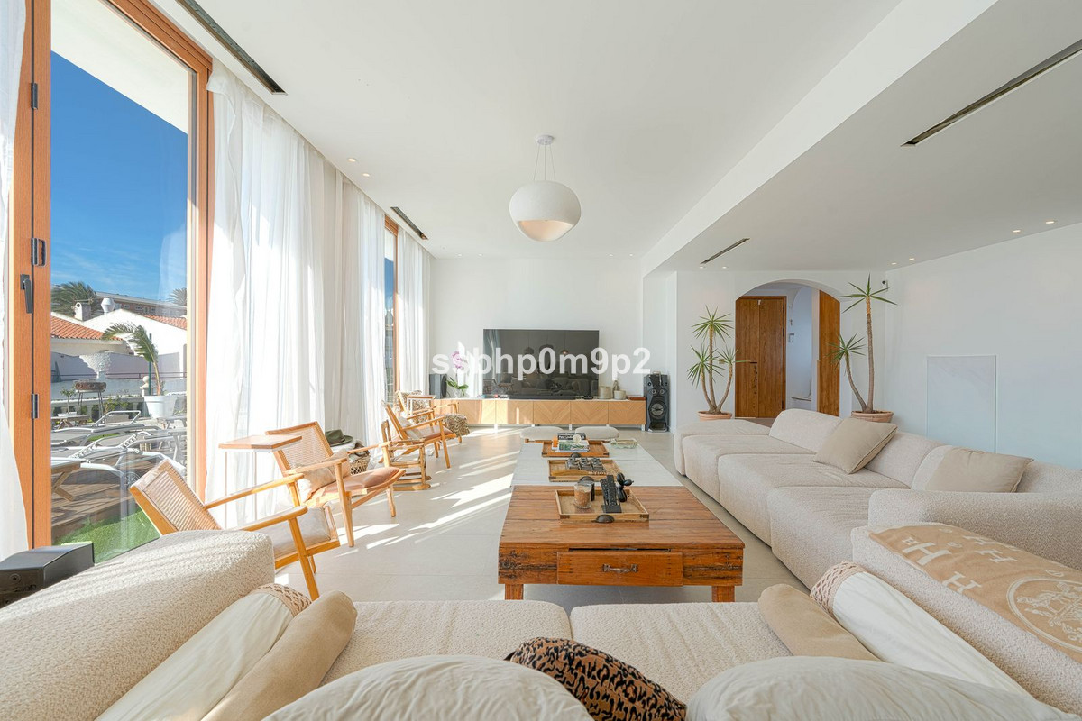 Se vende Villa - Chalet de 5 dormitorios en Costa Del Sol, Málaga, España
