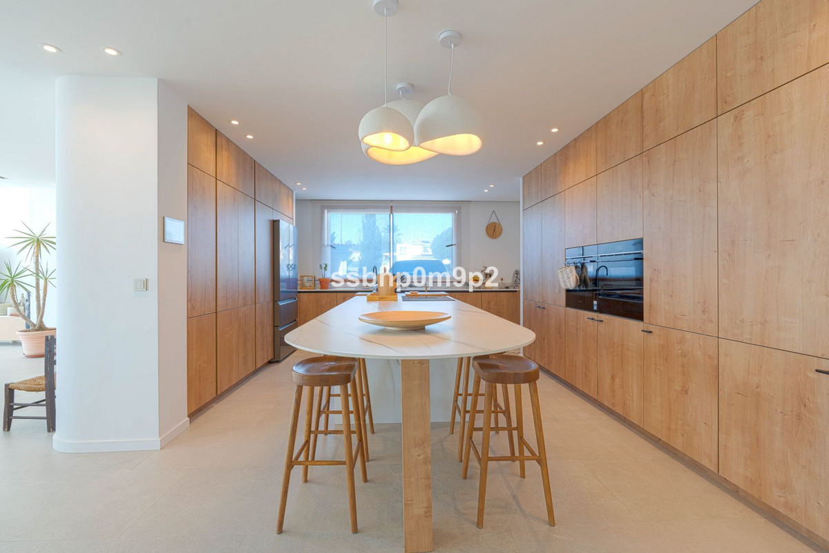Se vende Villa - Chalet de 5 dormitorios en Costa Del Sol, Málaga, España