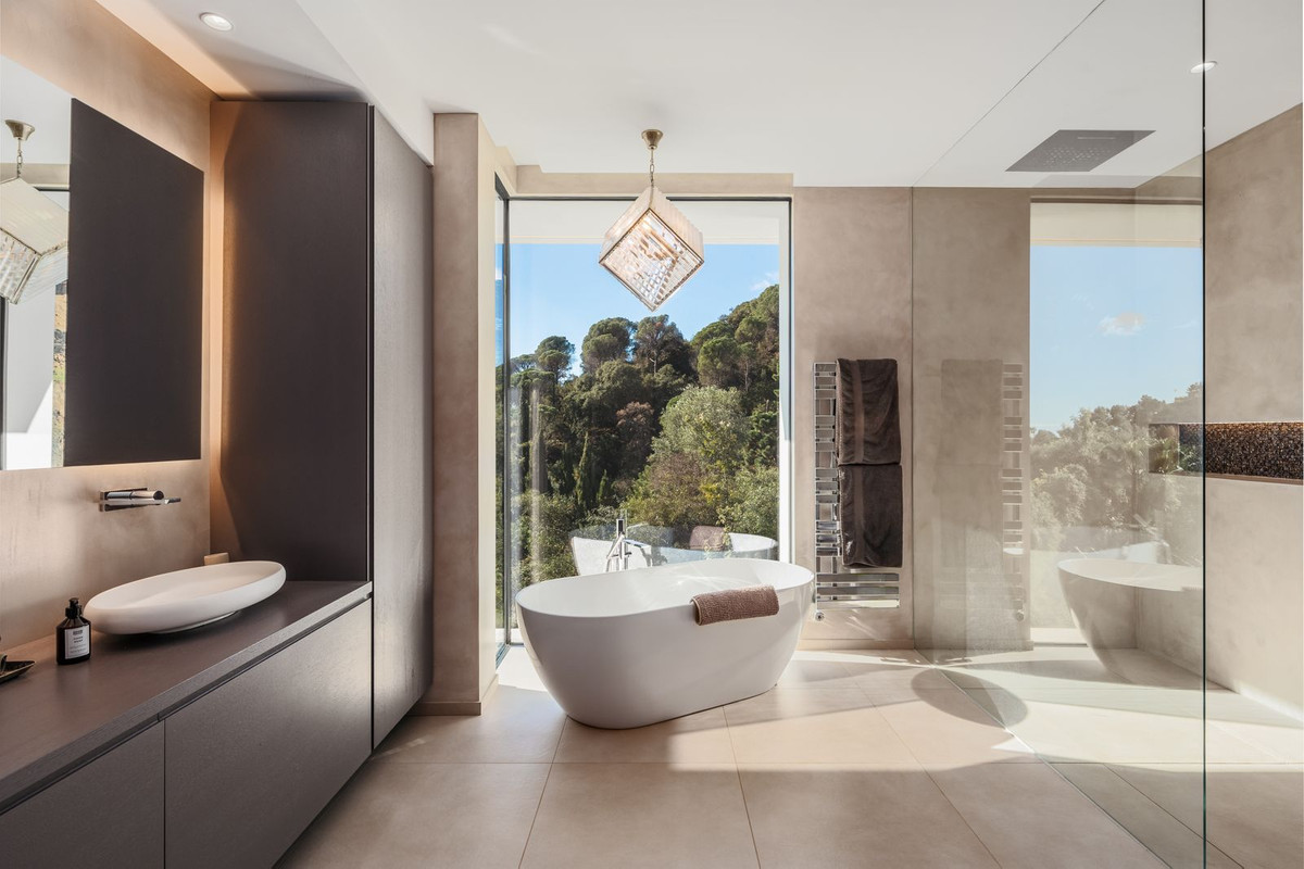 Se vende Villa - Chalet de 5 dormitorios en Costa Del Sol, Málaga, España