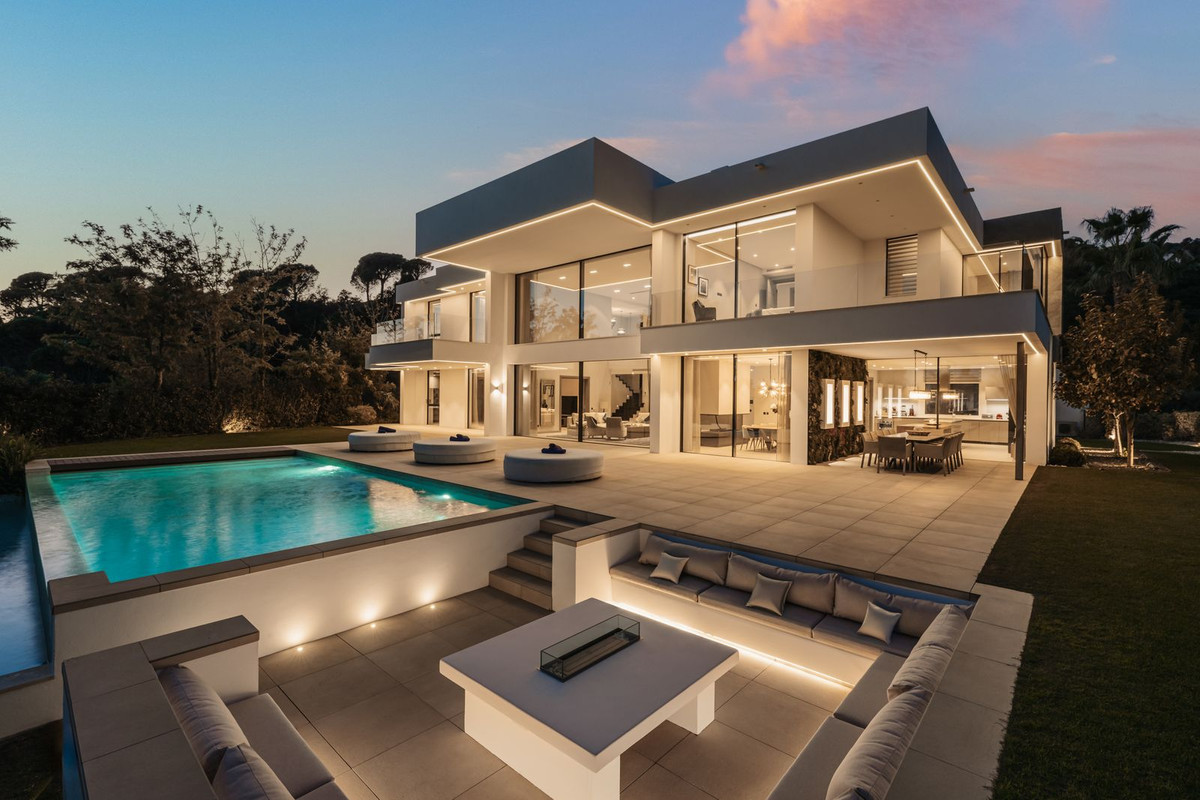 Se vende Villa - Chalet de 5 dormitorios en Costa Del Sol, Málaga, España