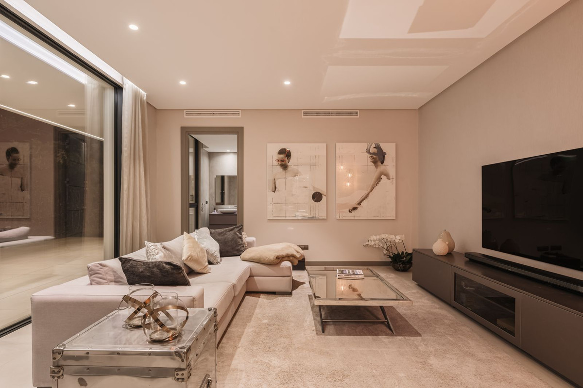 Se vende Villa - Chalet de 5 dormitorios en Costa Del Sol, Málaga, España