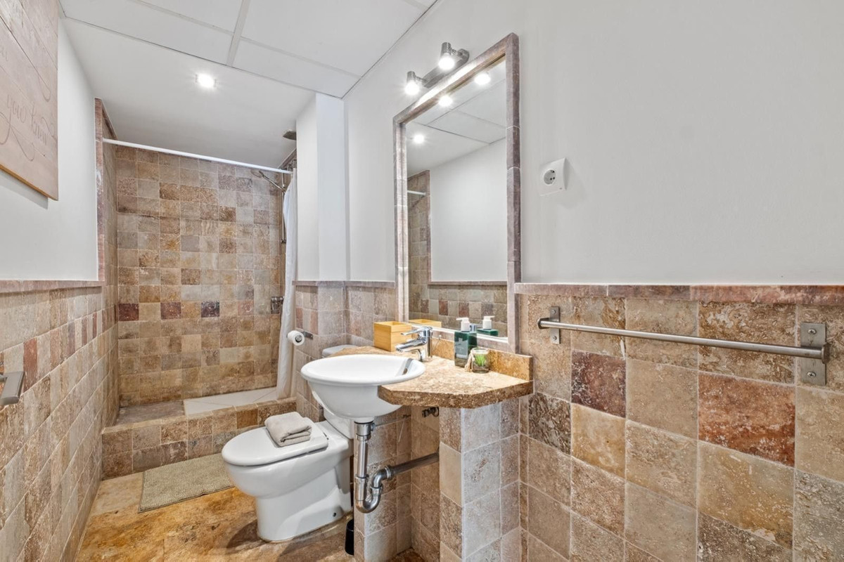 3 Bed Apartment for sale in The Golden Mile Costa Del Sol, Málaga, Spain