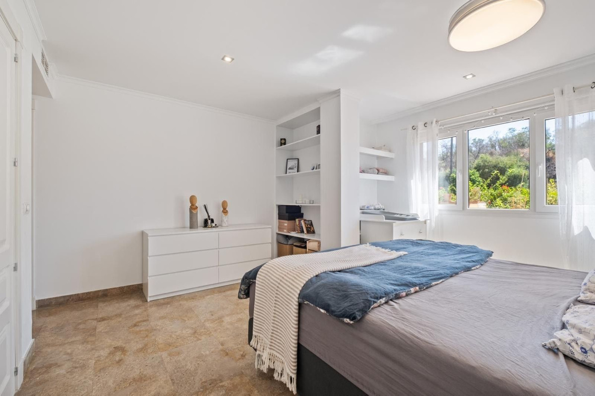 3 Bed Apartment for sale in The Golden Mile Costa Del Sol, Málaga, Spain