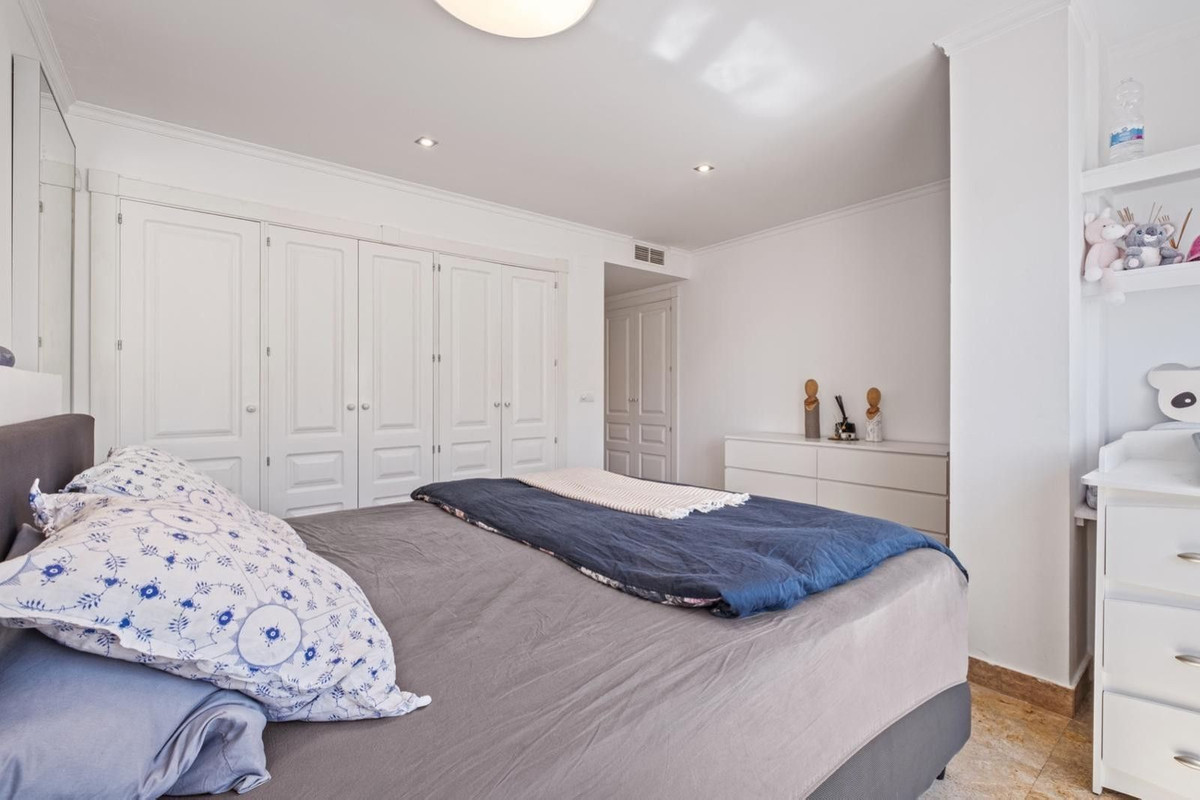 3 Bed Apartment for sale in The Golden Mile Costa Del Sol, Málaga, Spain