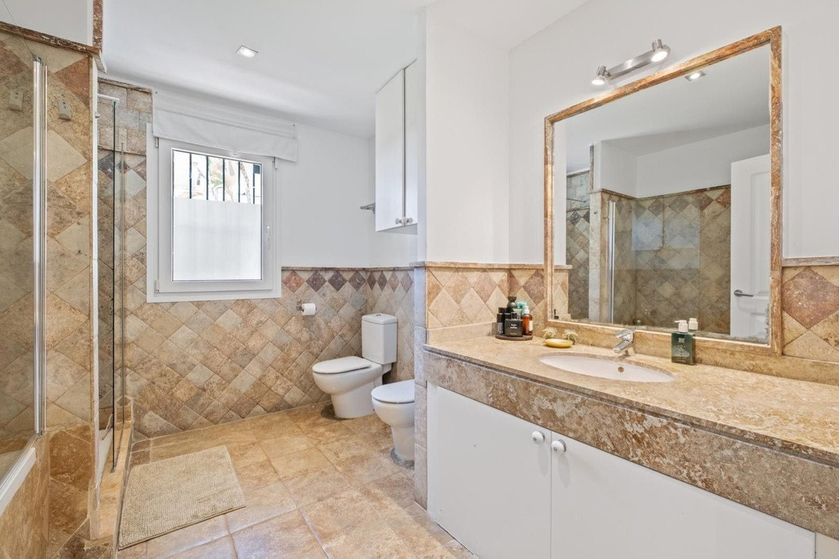 3 Bed Apartment for sale in The Golden Mile Costa Del Sol, Málaga, Spain