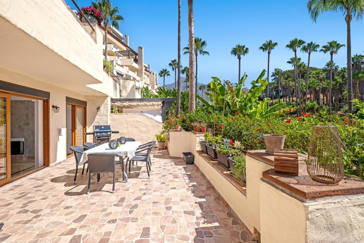 3 Bed Apartment for sale in The Golden Mile Costa Del Sol, Málaga, Spain