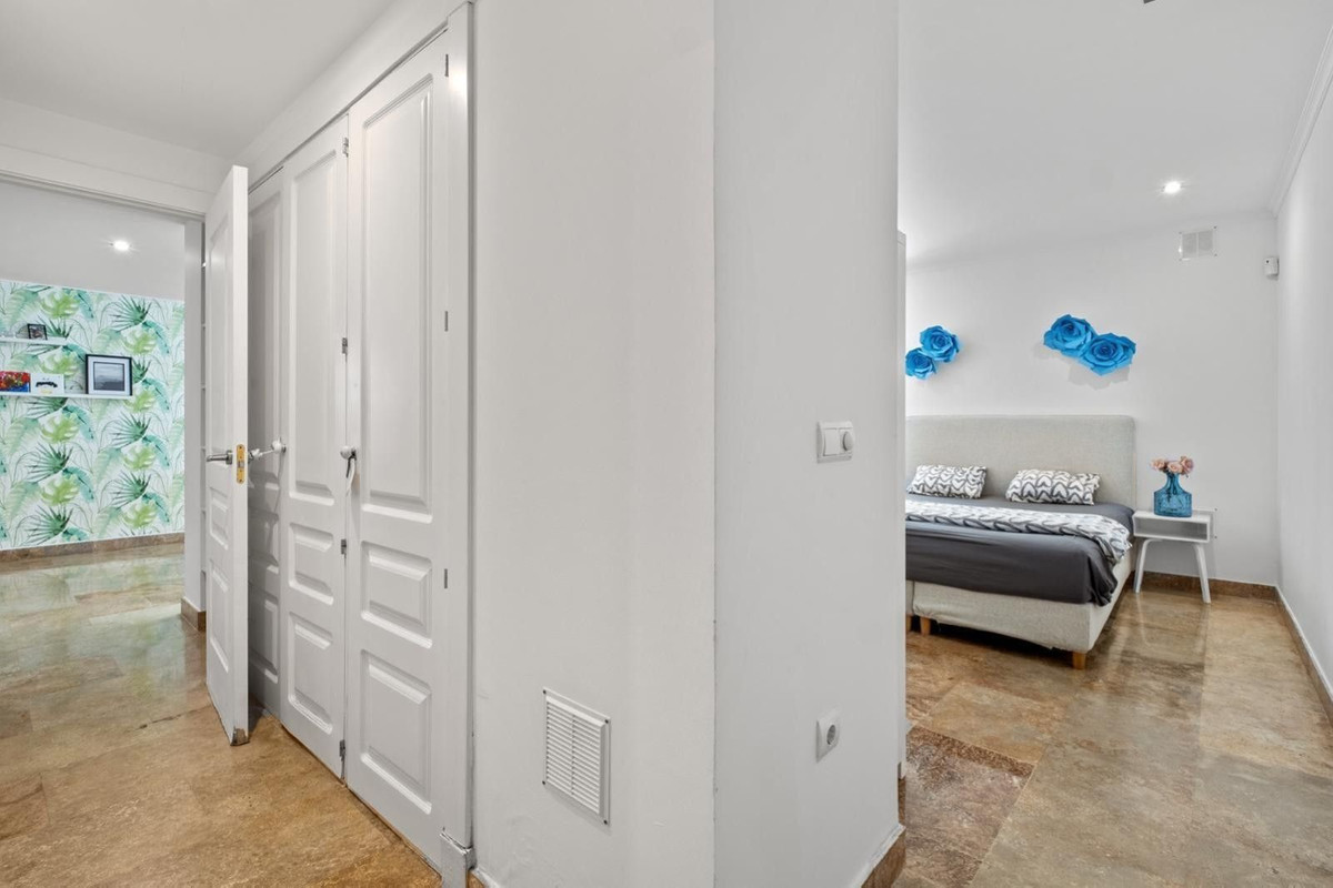 3 Bed Apartment for sale in The Golden Mile Costa Del Sol, Málaga, Spain