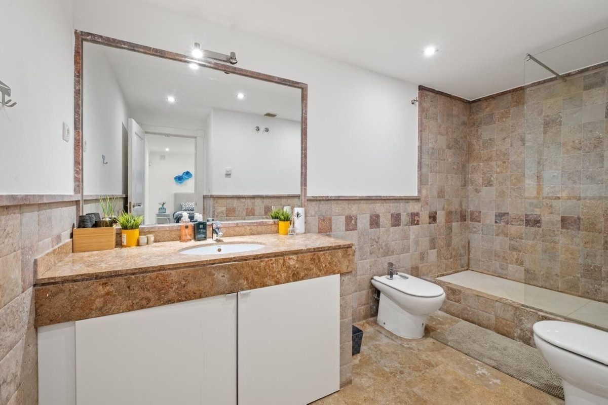 3 Bed Apartment for sale in The Golden Mile Costa Del Sol, Málaga, Spain