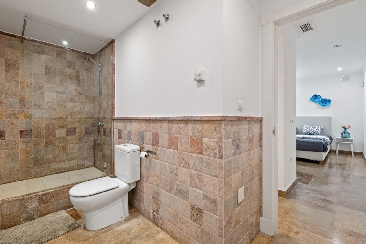 3 Bed Apartment for sale in The Golden Mile Costa Del Sol, Málaga, Spain