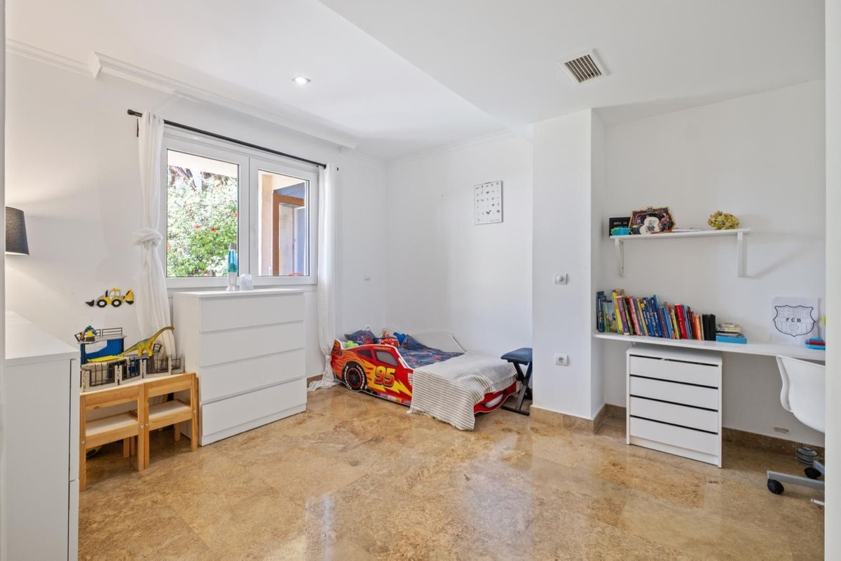 3 Bed Apartment for sale in The Golden Mile Costa Del Sol, Málaga, Spain