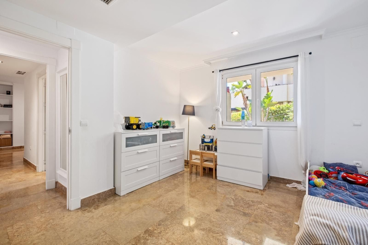 3 Bed Apartment for sale in The Golden Mile Costa Del Sol, Málaga, Spain