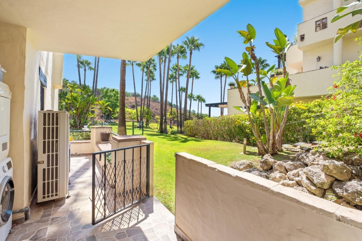 3 Bed Apartment for sale in The Golden Mile Costa Del Sol, Málaga, Spain