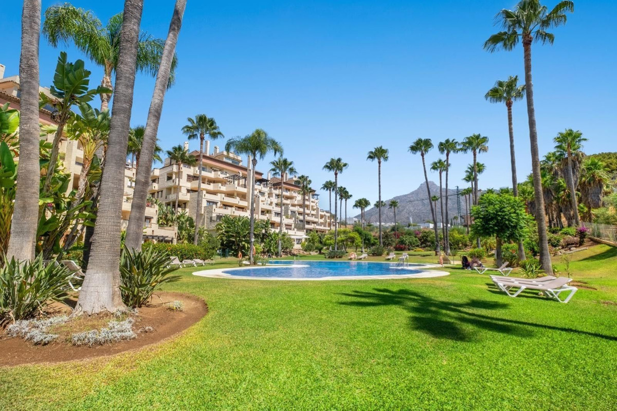 3 Bed Apartment for sale in The Golden Mile Costa Del Sol, Málaga, Spain