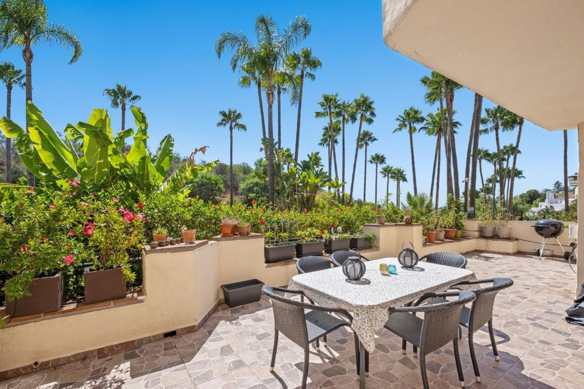 3 Bed Apartment for sale in The Golden Mile Costa Del Sol, Málaga, Spain