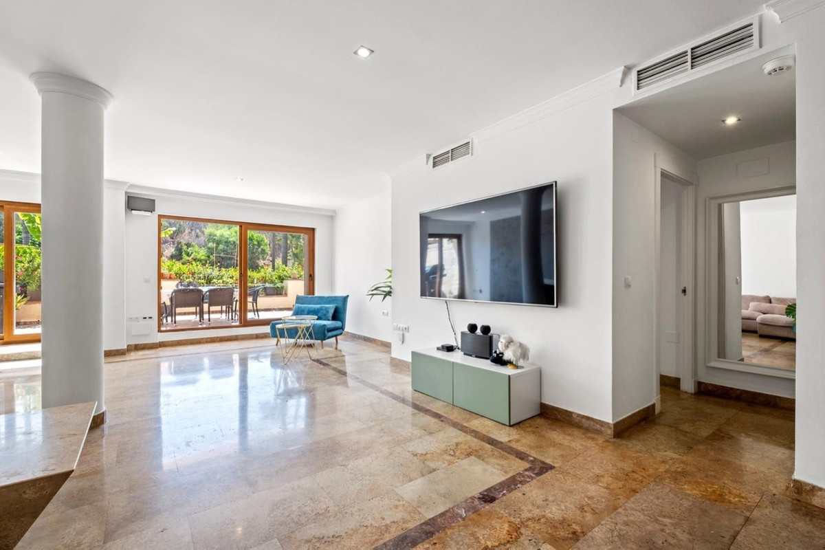 3 Bed Apartment for sale in The Golden Mile Costa Del Sol, Málaga, Spain
