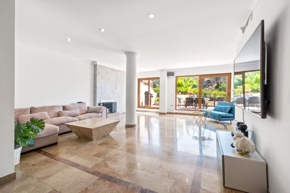 3 Bed Apartment for sale in The Golden Mile Costa Del Sol, Málaga, Spain